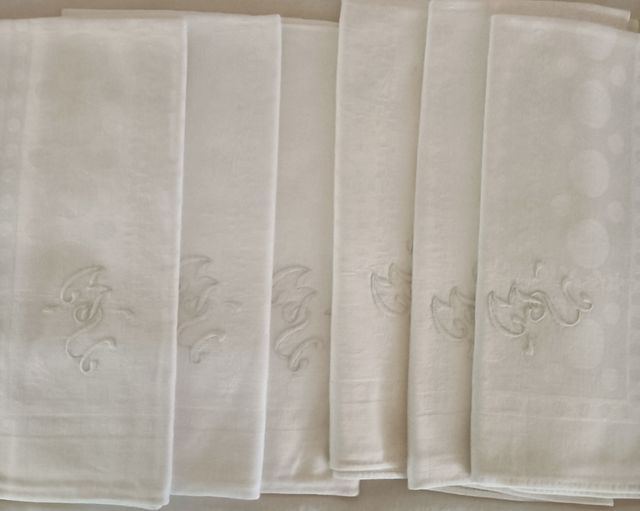 Juego mantel y  servilletas vintage bordado a mano