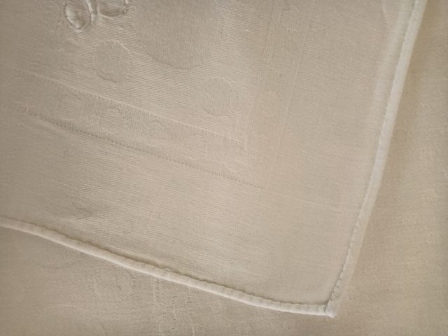 Juego mantel y  servilletas vintage bordado a mano