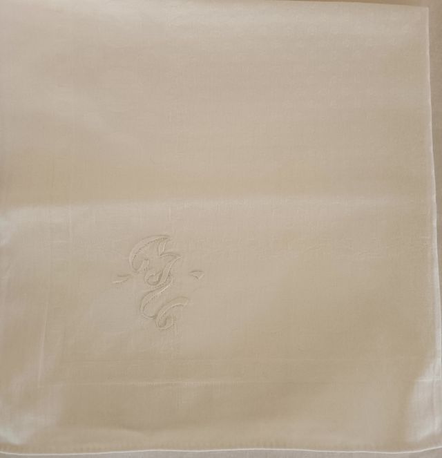 Juego mantel y  servilletas vintage bordado a mano