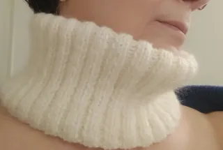 Scaldacollo fatto a mano color panna