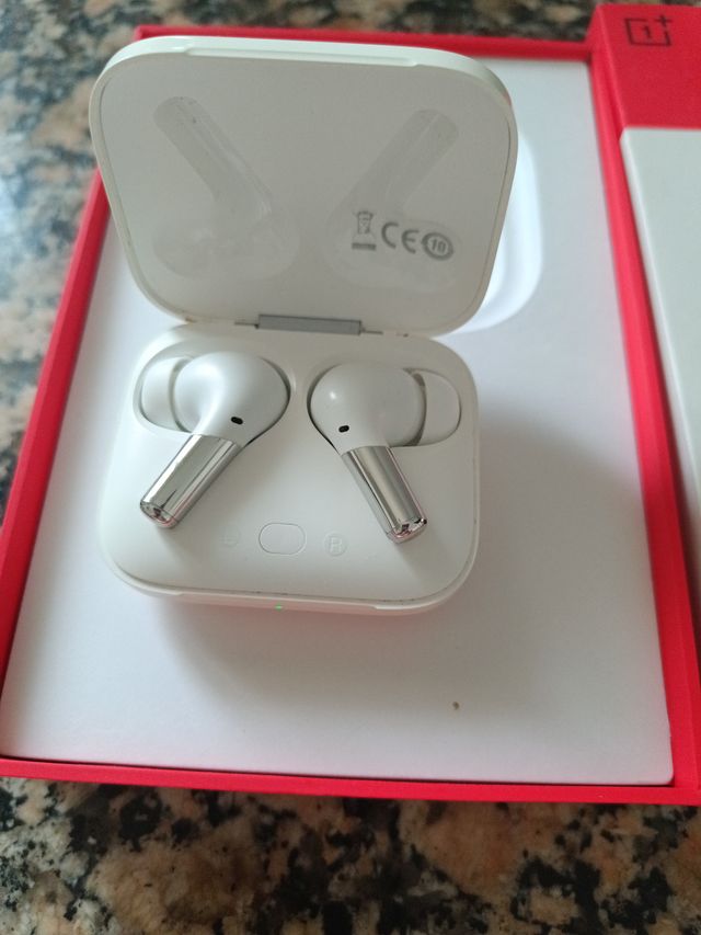 OnePlus Buds Pro Blancos