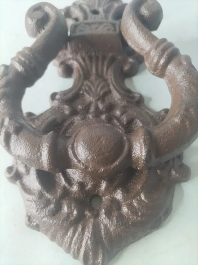 Aldaba de hierro forjado