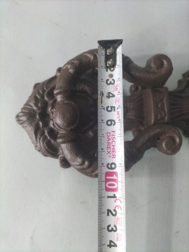 Aldaba de hierro forjado