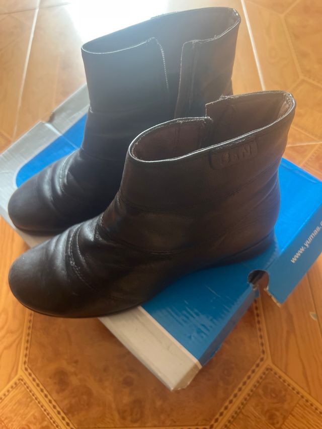 Botines negros de cuero