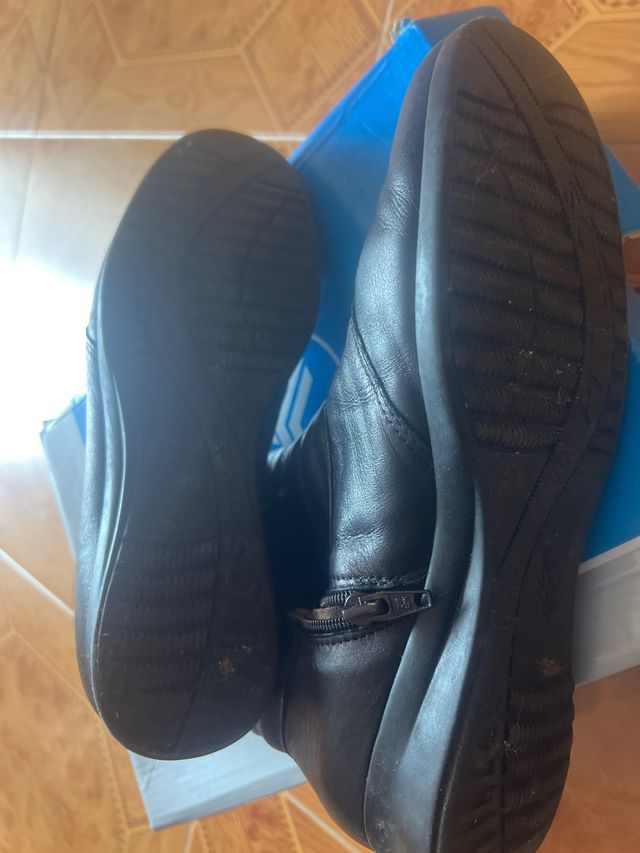 Botines negros de cuero