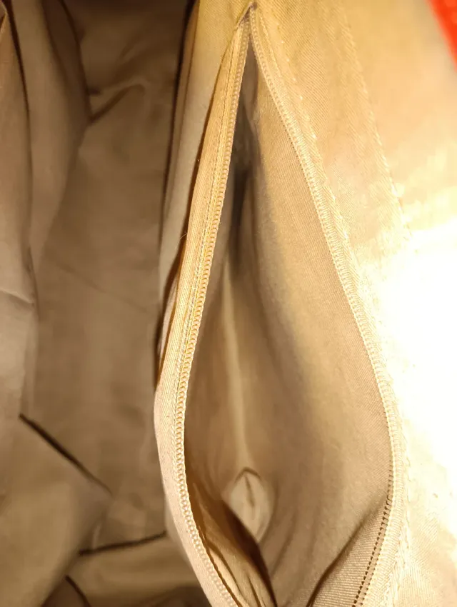 Amplio bolso polipiel