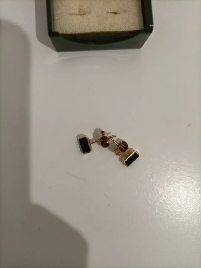 Pendientes oro 18kl azabache finos y  elegantes.