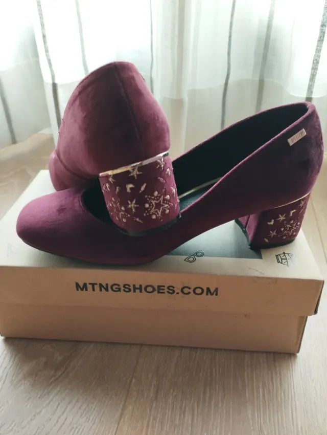 Zapatos de fiesta MTNG morados y dorados
