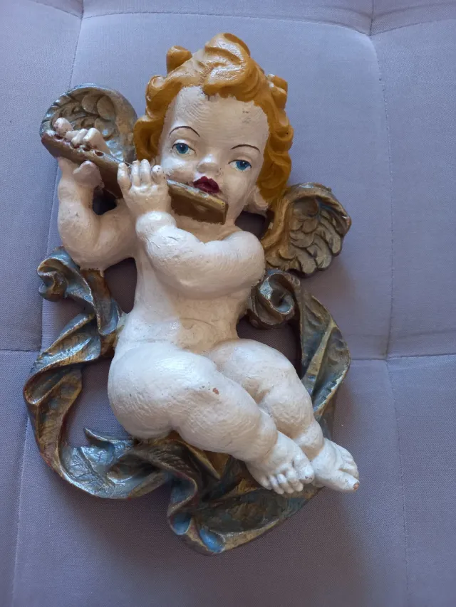 Ángel decorativo de recina