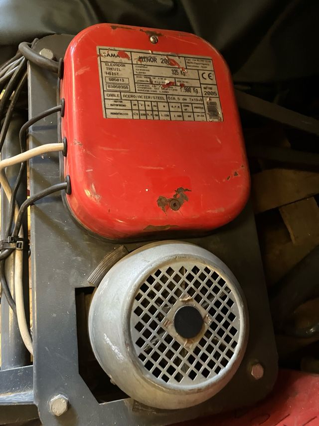 2 Elevadores Obra CAMAC modelo MINOR 200.