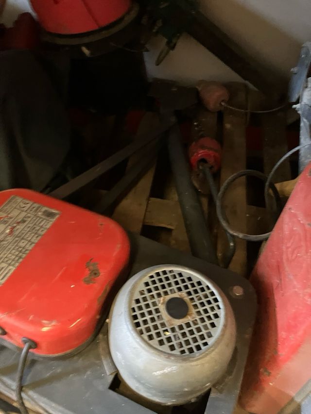 2 Elevadores Obra CAMAC modelo MINOR 200.