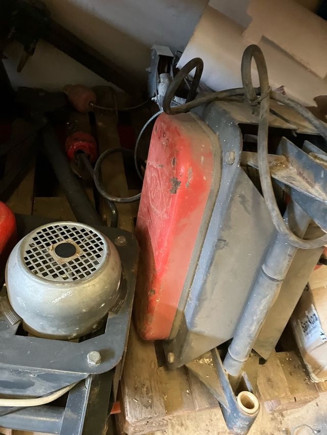 2 Elevadores Obra CAMAC modelo MINOR 200.