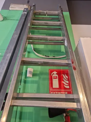 Escalera aluminio 3 tramos 11 peldaños