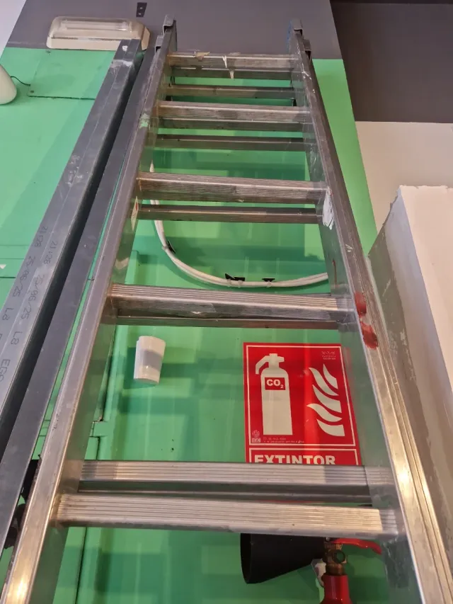 Escalera aluminio 3 tramos 11 peldaños