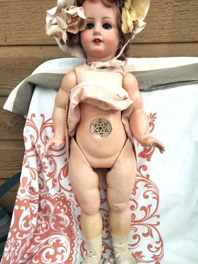 Muñeca antigua de porcelana