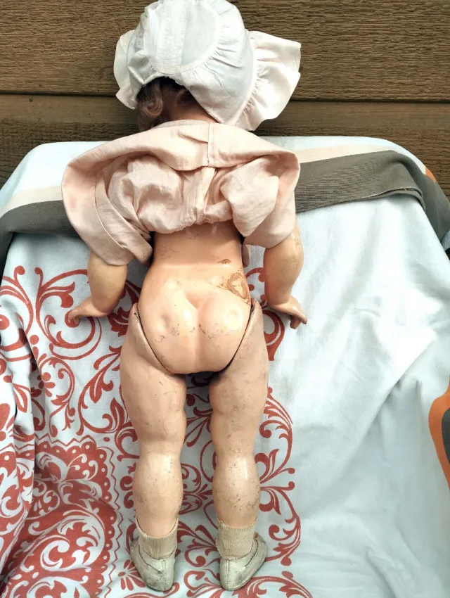 Muñeca antigua de porcelana