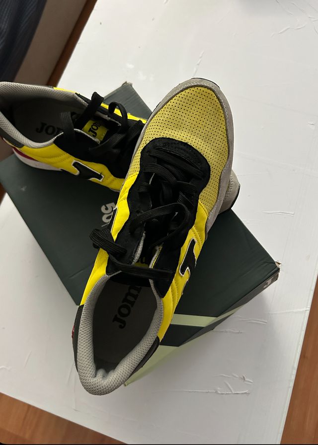 Zapatillas Joma Amarillas y Negras