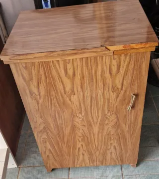 Máquina de coser Alfa antigua