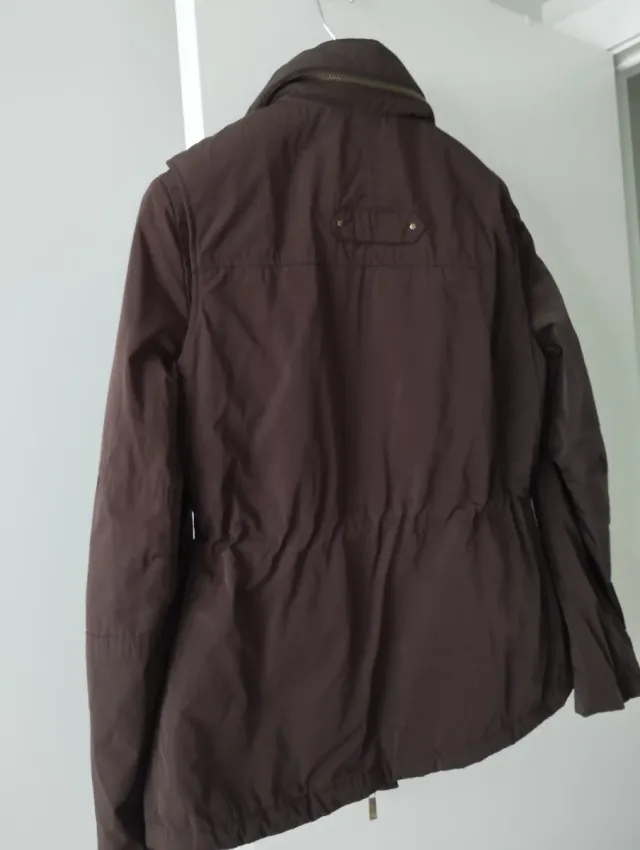 Conjunto de abrigo y chaleco marrón