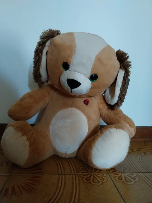 Peluche cagnolino marrone e bianco