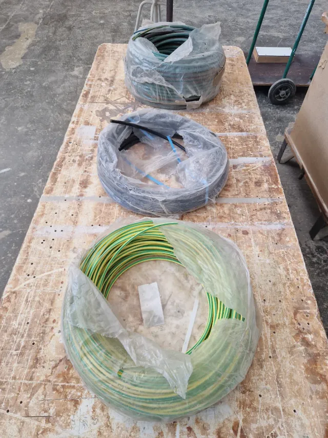 Cable eléctrico nuevo