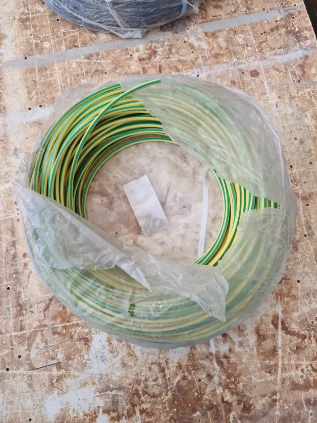 Cable eléctrico nuevo