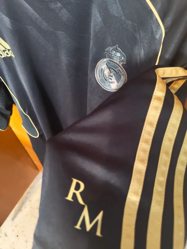 Camiseta Real Madrid Adidas 2011/12 Negra Dorada