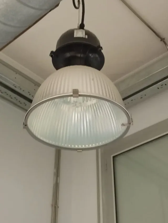 Foco industrial nave metálico