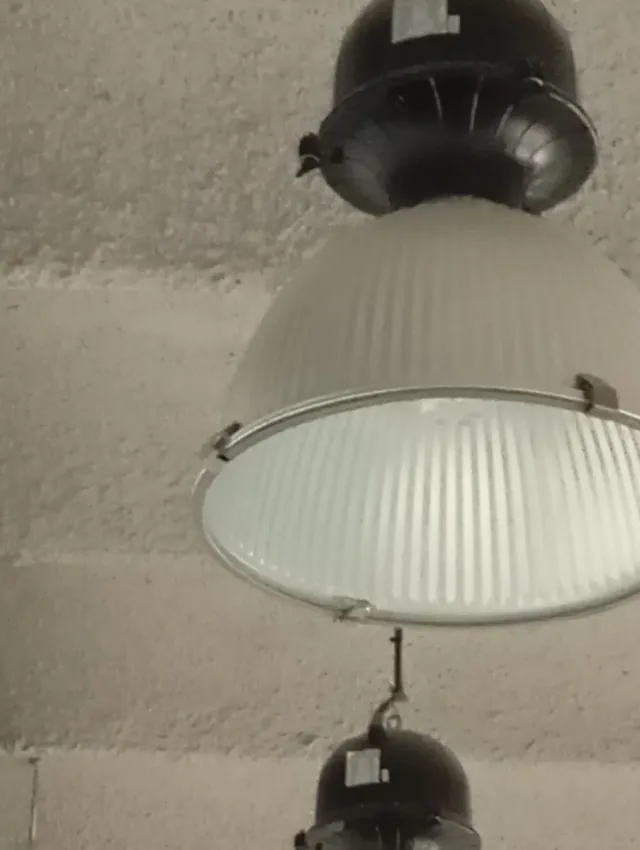 Foco industrial nave metálico