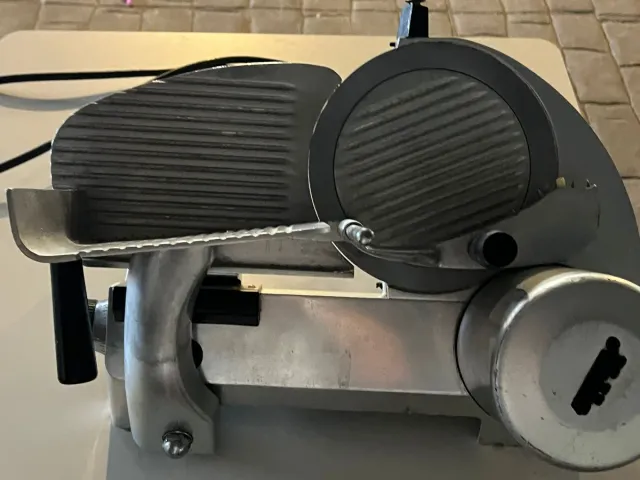 Cortafiambres Eléctrico Mobba