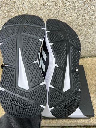 Zapatillas Adidas Running Negras y Blancas