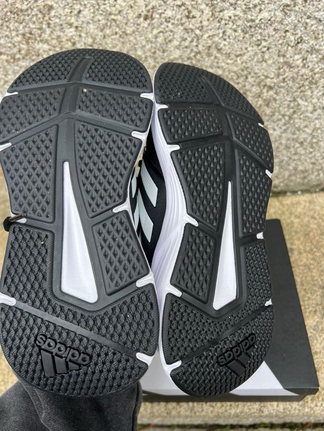 Zapatillas Adidas Running Negras y Blancas