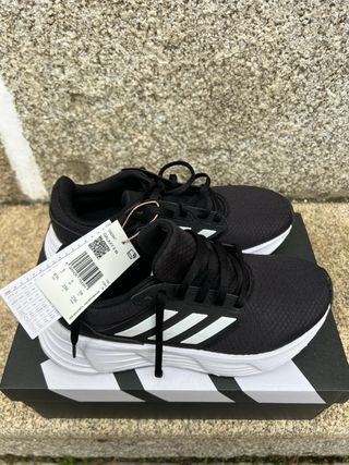 Zapatillas Adidas Running Negras y Blancas