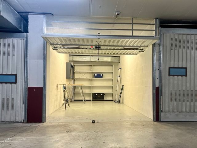 Garaje cerrado en el Barrio del Antiguo Donostia. 