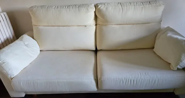 Sofá con asientos deslizantes