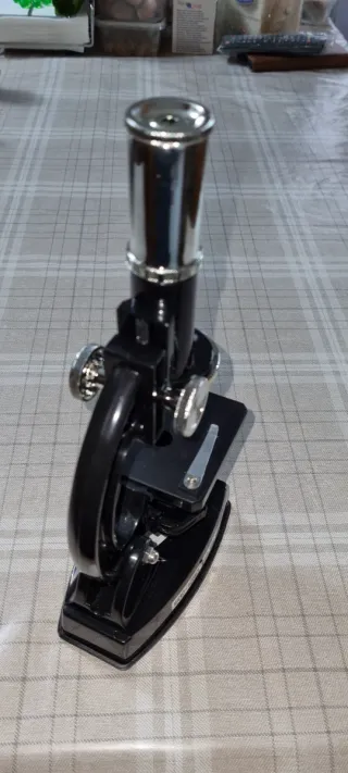 Microscopio de laboratorio para uso particular