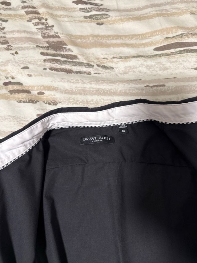 Camisa negra manga larga