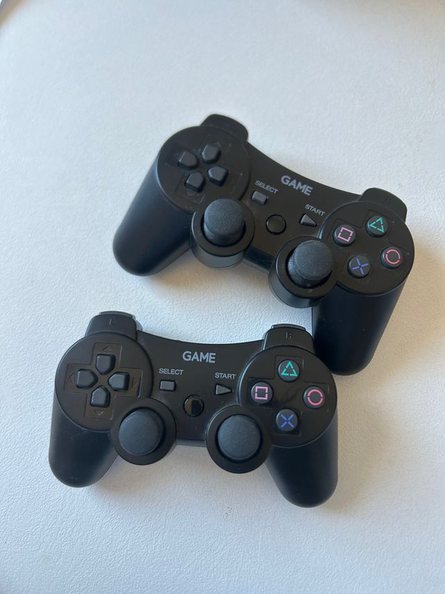 Consola PS3 con 2 mandos