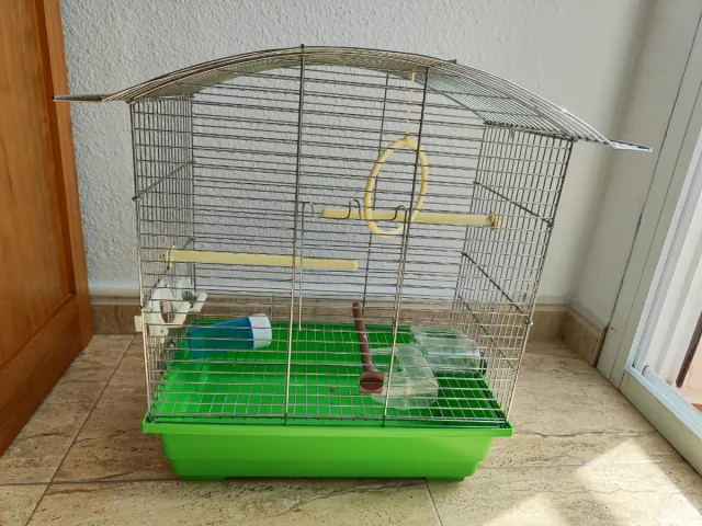 Jaula para pájaros plateada y verde