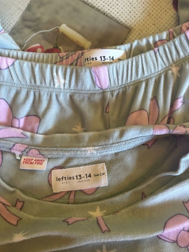 Pijama niña terciopelo lazo estrellas