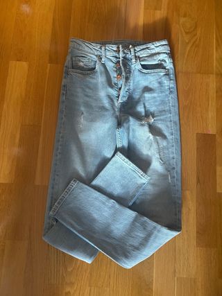 Vaqueros desgastados talle alto