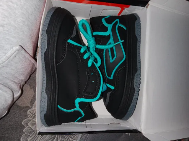 Deportivas niño negras y turquesa