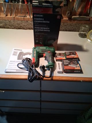 Grapadora y Clavadora Eléctrica Parkside