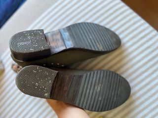 Botines de cuero, verde con tachuelas doradas