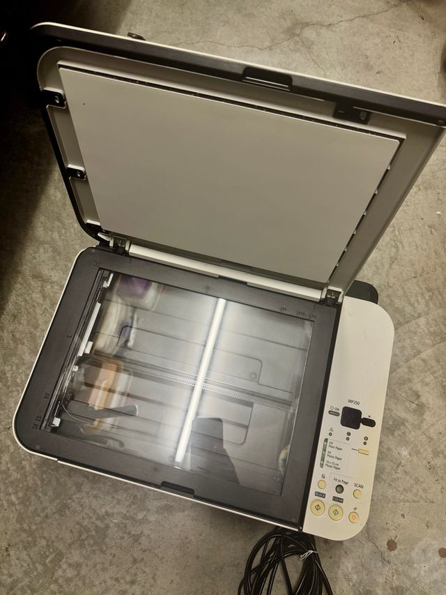 Impresora Canon MP250 blanca