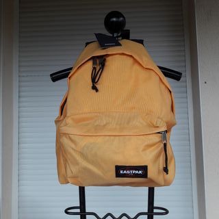 Mochila Eastpak 24 litros, color amarillo nueva