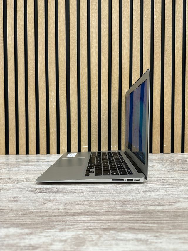 MacBook Air 13" 2017 i5 8gb 128gb SSD