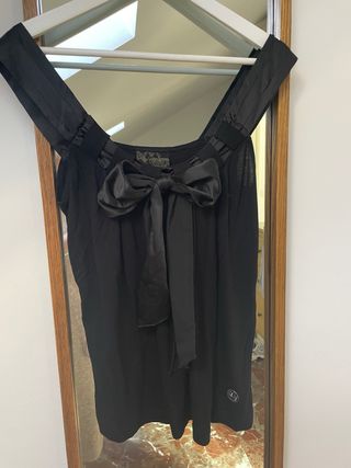 Camisa negra tirantes lazo