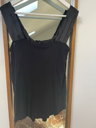 Camisa negra tirantes lazo