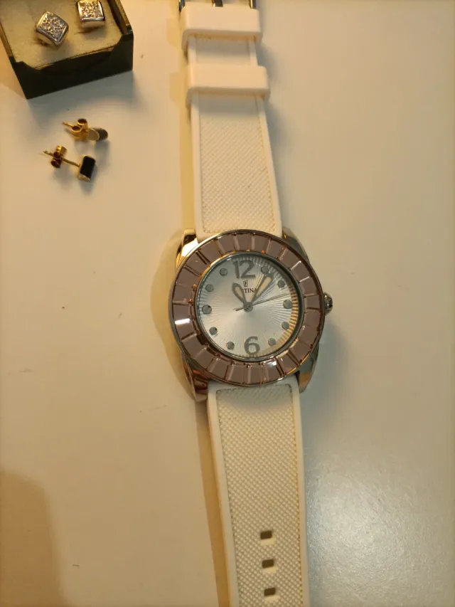 Reloj Festina Mujer Blanco y Dorado, precioso.
